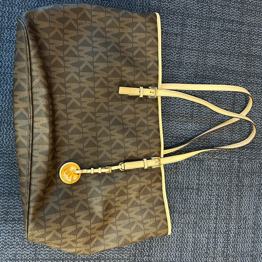 MICHAEL KORS JET SET TRAVEL LARGE LOGO TOTE